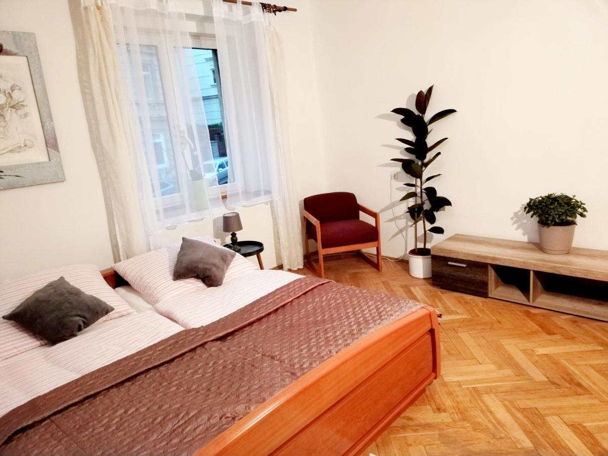 Apartman Isabel Decin Bagian luar foto